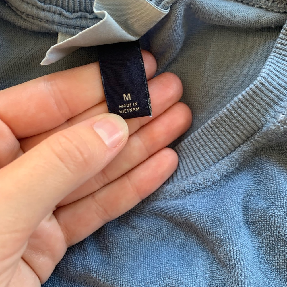 Universal Thread Pullover - Picture 5 of 6